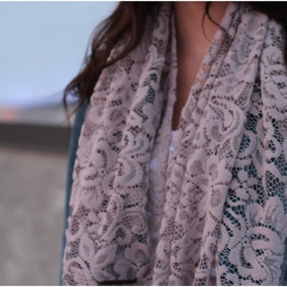Krista Norris Mauve Lace Scarf - Picture 4 of 7